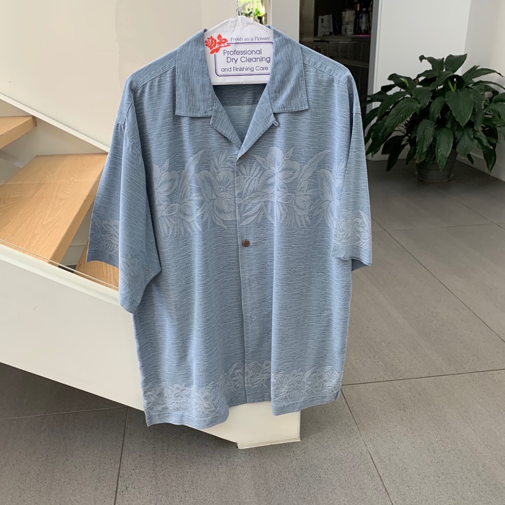Men’s Tommy Bahama shirt